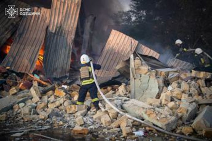 Ucraina, raid russi contro Odessa e altre città: diversi morti e decine di feriti Ucraina, raid russi contro Odessa e altre città: diversi morti e decine di feriti