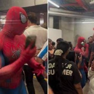 Spider-Man, fuga dal cinema per flatulenza killer: scappa anche l'Uomo Ragno