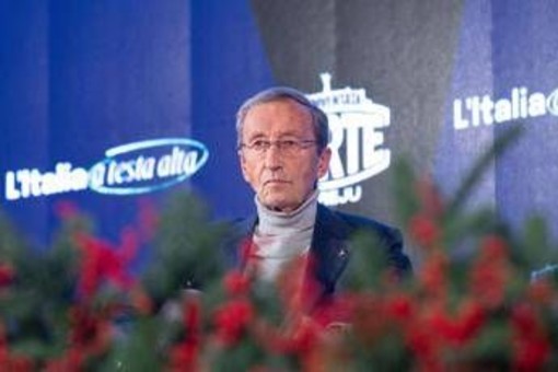 Gianfranco Fini ad Atreju 17 anni dopo: "Ritorno a casa, errore sciogliere Alleanza nazionale" Gianfranco Fini ad Atreju 17 anni dopo: "Ritorno a casa, errore sciogliere Alleanza nazionale"