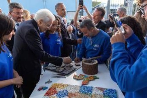 Scuola, l'alert di Mattarella "è leva integrazione": intanto il governo lavora a tetto stranieri e stop burqa in classe Scuola, l'alert di Mattarella "è leva integrazione": intanto il governo lavora a tetto stranieri e stop burqa in classe