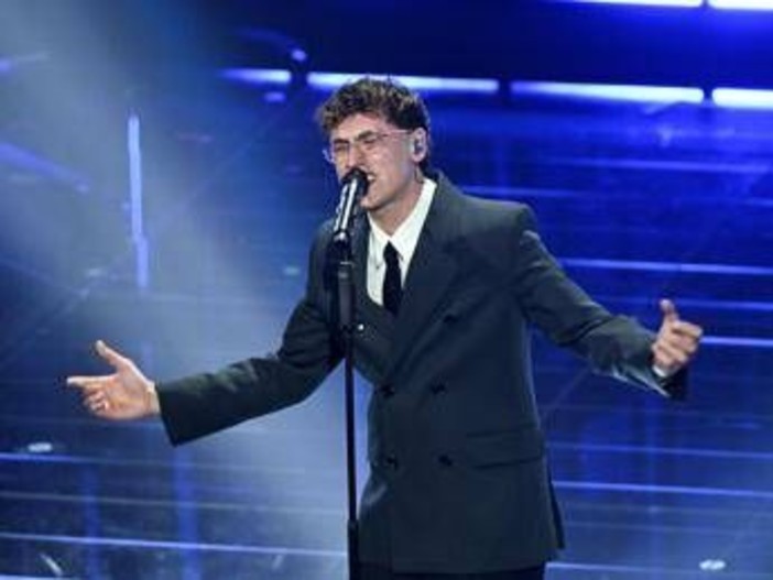 Sanremo 2026, Tredici Pietro chi è: in gara con il brano 'Uomo che cade'