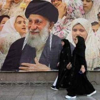 Khamenei, chi è l'uomo diventato ayatollah in una notte