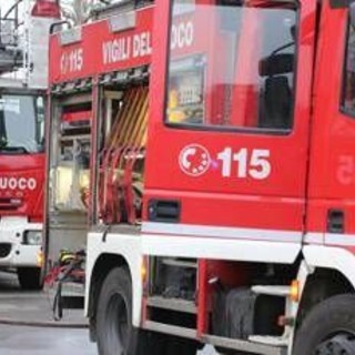 Incendio in un appartamento a Roma, evacuate 20 persone a Garbatella