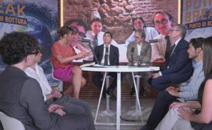 Fratoianni: "Serve gamba centrista al campo largo? Non capisco cosa significhi, bisogna partire dai contenuti..." Fratoianni: "Serve gamba centrista al campo largo? Non capisco cosa significhi, bisogna partire dai contenuti..."