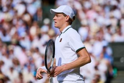 Wimbledon, Sinner sbaglia volée e si dispera: gesto 'insolito' di Jannik