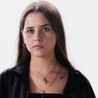 Ragazza di 14 anni scomparsa a Isola Capo Rizzuto, doveva sostenere l'esame di terza media Ragazza di 14 anni scomparsa a Isola Capo Rizzuto, doveva sostenere l'esame di terza media
