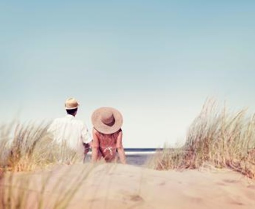 "Sole non causa melanoma", bufera su nutrizionista-oncologa Rasio. Dermatologi: "Mistificazione e follia" "Sole non causa melanoma", bufera su nutrizionista-oncologa Rasio. Dermatologi: "Mistificazione e follia"