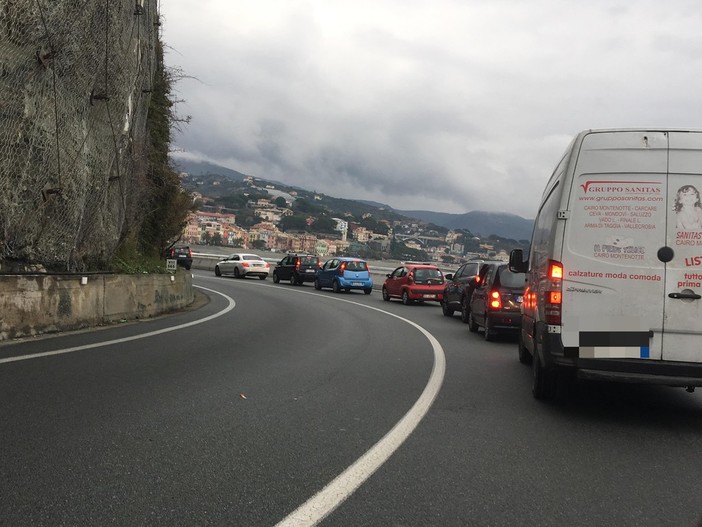 Celle, traffico in tilt sull’Aurelia a causa dei lavori sul rio Santa Brigida Celle, traffico in tilt sull’Aurelia a causa dei lavori sul rio Santa Brigida