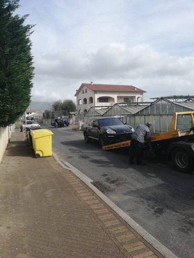 Frontale in via Ilaria Alpi in zona San Fedele ad Albenga