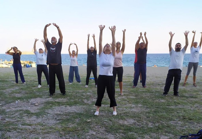 Savona, dal degrado alla nuova vita grazie alle associazioni: rinasce l'arenile del Priamar. Rossello: "Bilancio positivo"