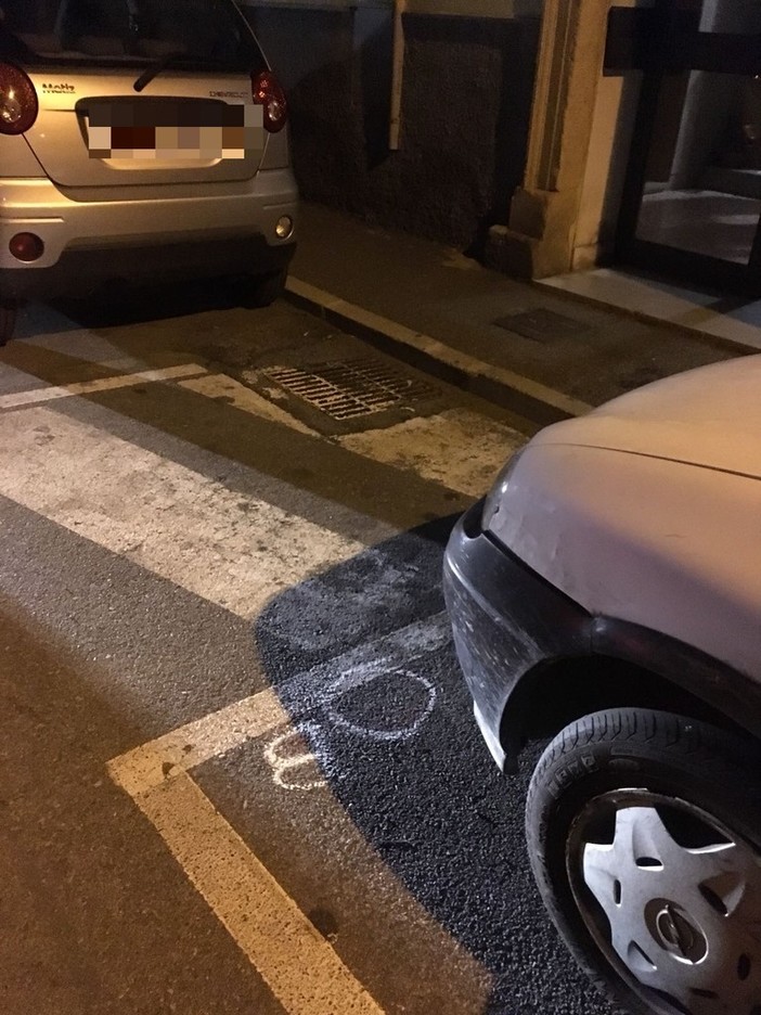 Sparatoria in via Santuario, un uomo colpito da tre colpi di pistola