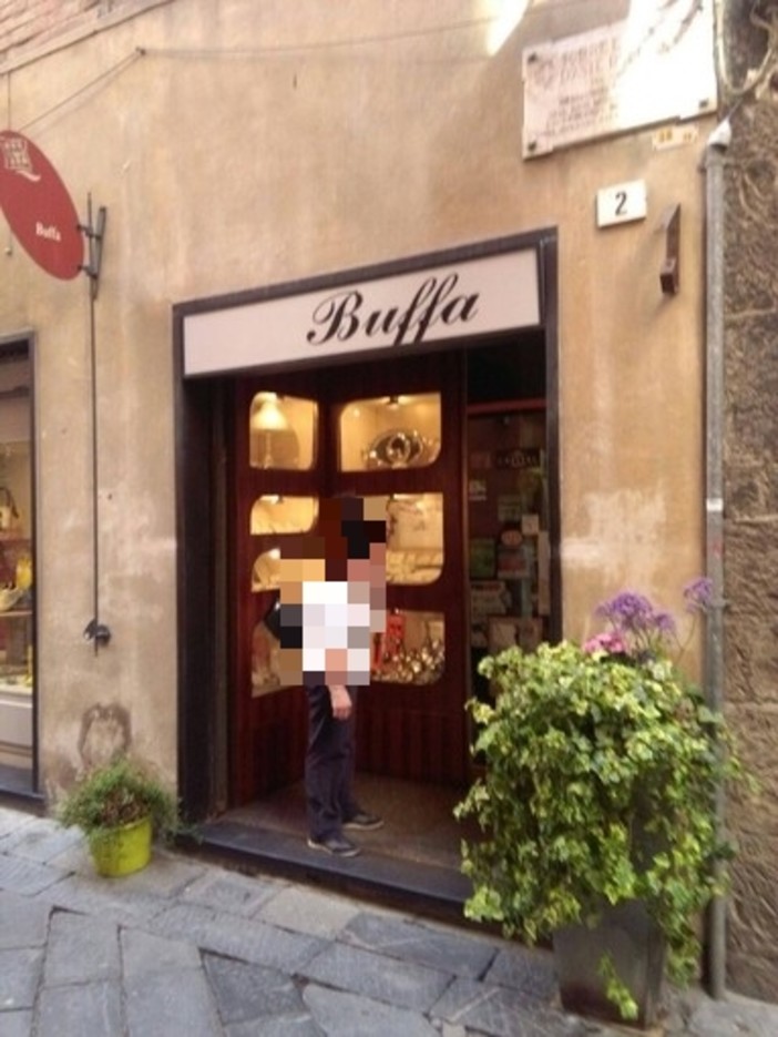 Furto nella gioielleria Buffa di Albenga: svuotata la cassaforte Furto nella gioielleria Buffa di Albenga: svuotata la cassaforte