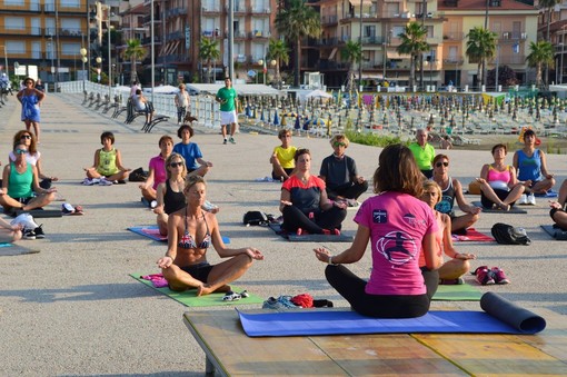 Andora: serate e alba con il “Silent Yoga” sul Molo Thor Heyerdahl Andora: serate e alba con il “Silent Yoga” sul Molo Thor Heyerdahl