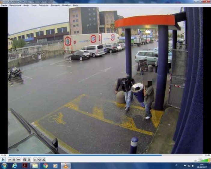 Cisano, portano via dall'Unieuro una bacheca e un grosso portacenere: tre quarantenni segnalati alla Procura