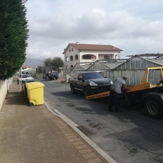 Frontale in via Ilaria Alpi in zona San Fedele ad Albenga
