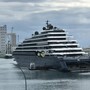 Savona, ormeggiato in Darsena lo yacht-hotel di lusso Evrima