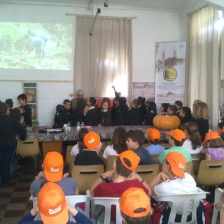 Cengio, oltre 250 gli alunni delle scuole primarie di Genova in visita al Borgo della Zucca di Rocchetta Cengio, oltre 250 gli alunni delle scuole primarie di Genova in visita al Borgo della Zucca di Rocchetta