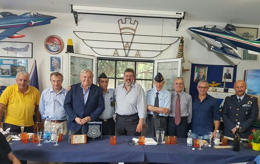 L'Aeroclub Savona e Riviera Ligure saluta il suo Presidente Mauro Zunino L'Aeroclub Savona e Riviera Ligure saluta il suo Presidente Mauro Zunino