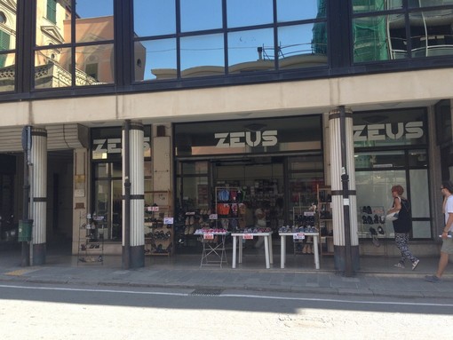 Savona, dopo la svendita totale oggi chiude ufficialmente "Zeus"