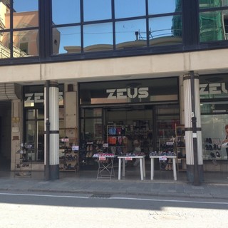 Savona, dopo la svendita totale oggi chiude ufficialmente "Zeus"