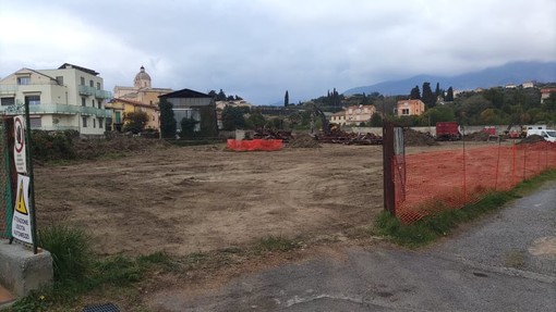 Loano, le rassicurazioni sul nuovo Conad alle Vignasse non convincono la consigliere Isella: "Non sottovalutiamo i rischi del territorio" Loano, le rassicurazioni sul nuovo Conad alle Vignasse non convincono la consigliere Isella: "Non sottovalutiamo i rischi del territorio"