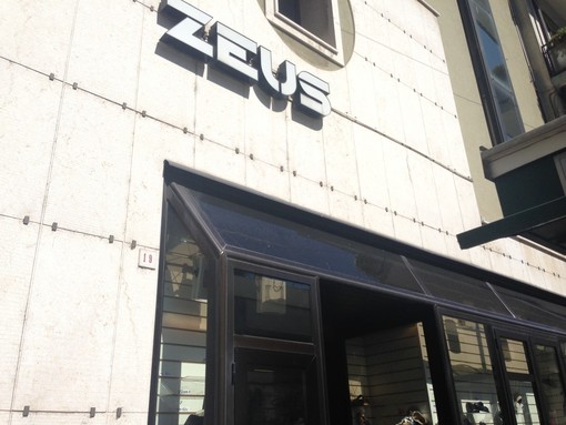 Il negozio "Zeus" tra via Piave e pizza Saffi a Savona