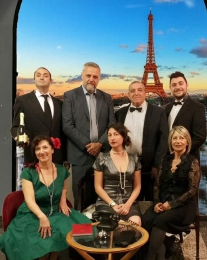"13 a tavola": un grande classico della commedia teatrale in piazza San Pietro a Borgio "13 a tavola": un grande classico della commedia teatrale in piazza San Pietro a Borgio