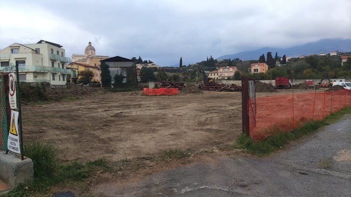 Loano, le rassicurazioni sul nuovo Conad alle Vignasse non convincono la consigliere Isella: "Non sottovalutiamo i rischi del territorio"