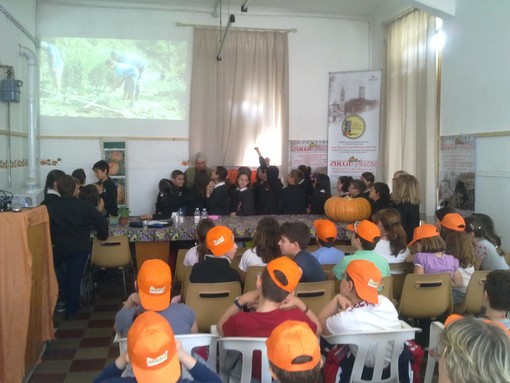 Cengio, oltre 250 gli alunni delle scuole primarie di Genova in visita al Borgo della Zucca di Rocchetta Cengio, oltre 250 gli alunni delle scuole primarie di Genova in visita al Borgo della Zucca di Rocchetta