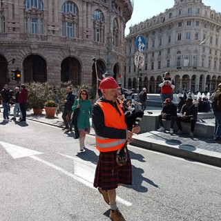 Superbonus, al corteo degli edili spunta anche il suonatore di cornamusa (Video) Superbonus, al corteo degli edili spunta anche il suonatore di cornamusa (Video)