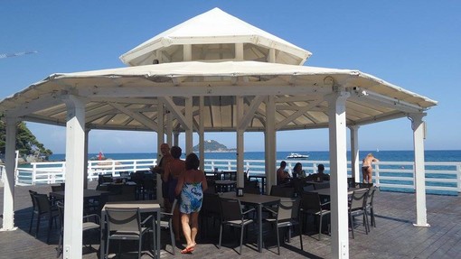 Da venerdì il ristorante dello Zero Beach apre anche a cena Da venerdì il ristorante dello Zero Beach apre anche a cena